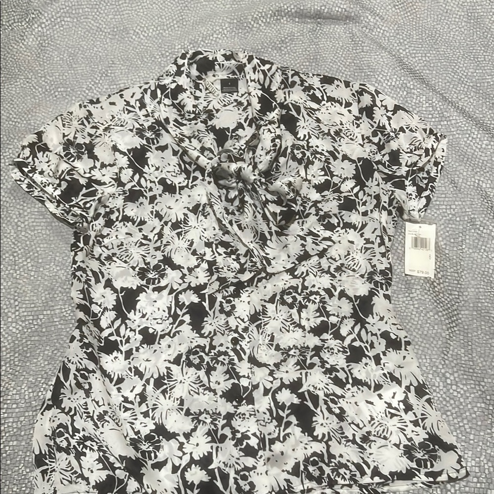 Mac & Jac Black and White Graphic Tie Front Blouse
